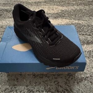 Brooks Women’s Ghost 13 Size 6.5 Narrow Width